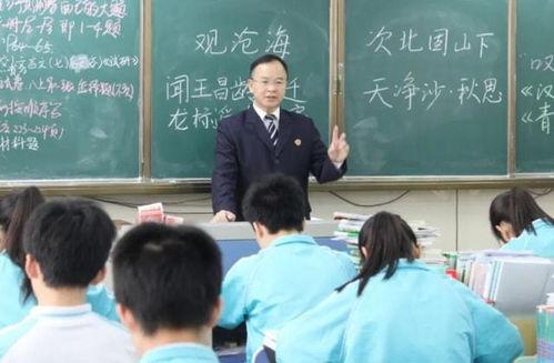 吃瓜小学老师,揭秘吃瓜小学老师的趣味教学日常