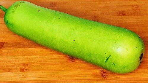 学生比赛吃两瓜,学生巅峰对决，看谁吃瓜速度更快！