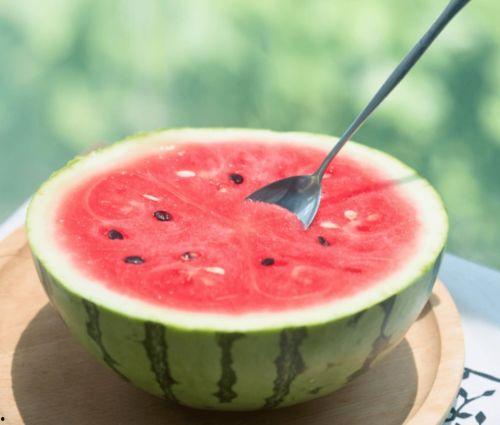 吃瓜之大,网络舆论场中的娱乐与真相