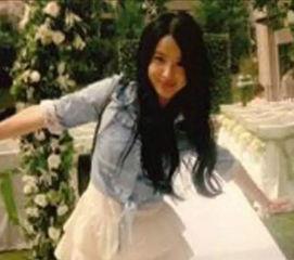 小女孩吵架吃瓜