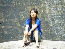 吃瓜人像怎么拍,瓜田里的吃瓜人像摄影艺术