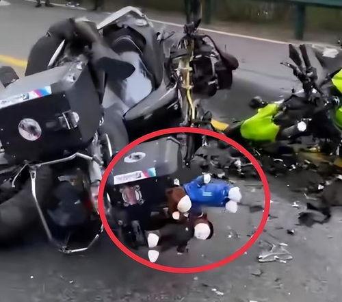 吃瓜入迷撞车详情