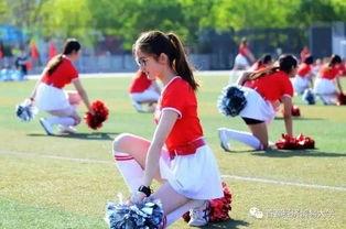 校园吃瓜的场面,揭秘校园里的八卦风云  第1张