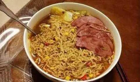 宿舍吃泡面分瓜,舌尖上的友谊与味蕾的碰撞  第1张