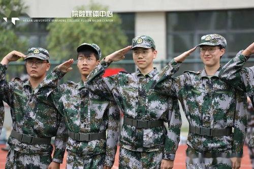 大学军训吃瓜,揭秘大学生活中的酸甜苦辣  第2张