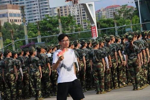 大学军训吃瓜,揭秘大学生活中的酸甜苦辣  第3张