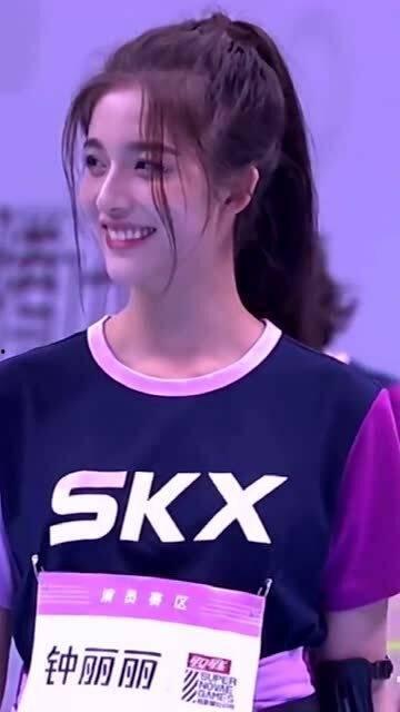 磕颜少女吃瓜,一场甜蜜的吃瓜盛宴  第2张